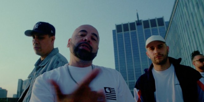 Akro signe son très grand retour avec un single à l'ancienne "À la base" ft. Fele Flingue, Kaer (Clip)